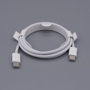 Kabel ładujący 60W w oplocie z USB typu C na USB typu C o długości 1 metra do urządzeń Apple iPhone z serii 15 z roczną gwarancją