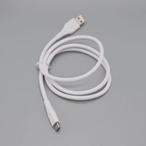 ultratykt højkvalitets usb a til type c-kabel i hvid farve med 5 mm diameter